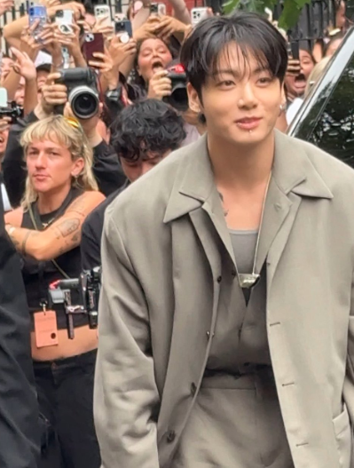 About Music tweet media