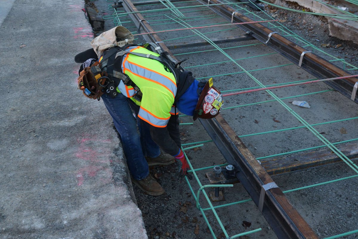 BuildKCSC's tweet photo. Happy Friday, @KansasCity! 

40th St. has seen a lot of work throughout the #kcstreetcar Main St. Extension project. 🚧👷

Check out the transformation &amp; thanks for your patience as we get ready to #Ridein2025! 🚆

@kcstreetcar @KansasCity @RideKCTransit
#BuildKCSC https://t.co/VvPdqXhDfY