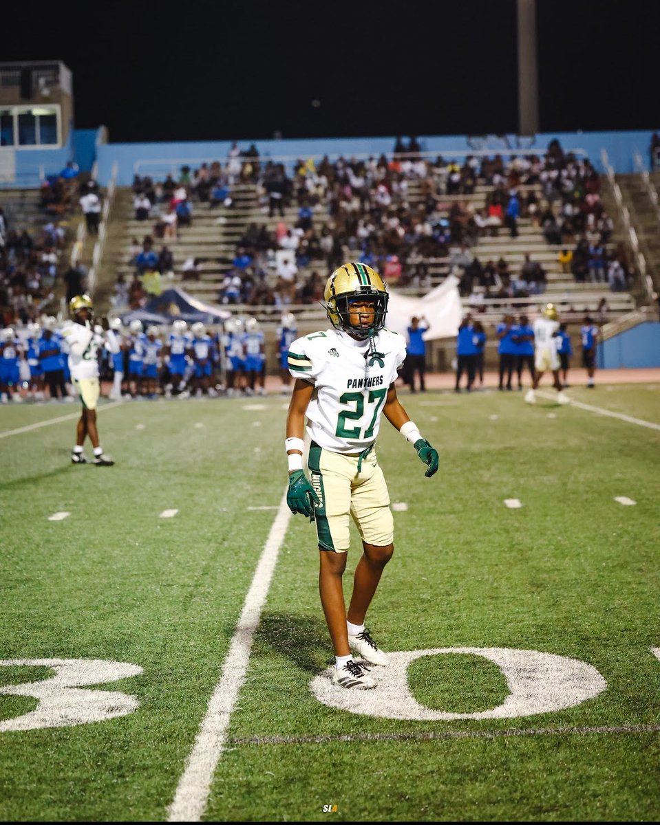 Good luck tonight Son <a href="/Deion7Williams/">Deion Williams</a> your 1st Varsity start. Be a playmaker u built for this ✊🏽🖤