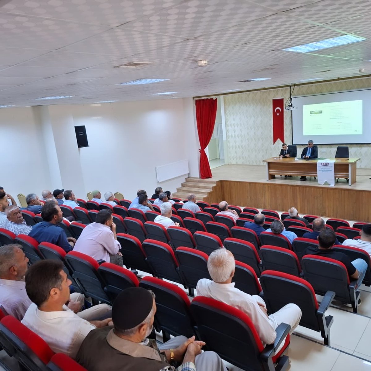 Kovancılar’da IPARD III Programı Dokuzuncu Başvuru Çağrı İlanı kapsamında bilgilendirme toplantısı gerçekleştirildi.
 İletişim Uzmanımız Nesrin BAYSAL sunum yaptı. İl Koordinatörümüz Dr. Veysel UZUN, kırsal kalkınmaya verdiği önemle toplantıya değer kattı.
#TKDK #Elazığ