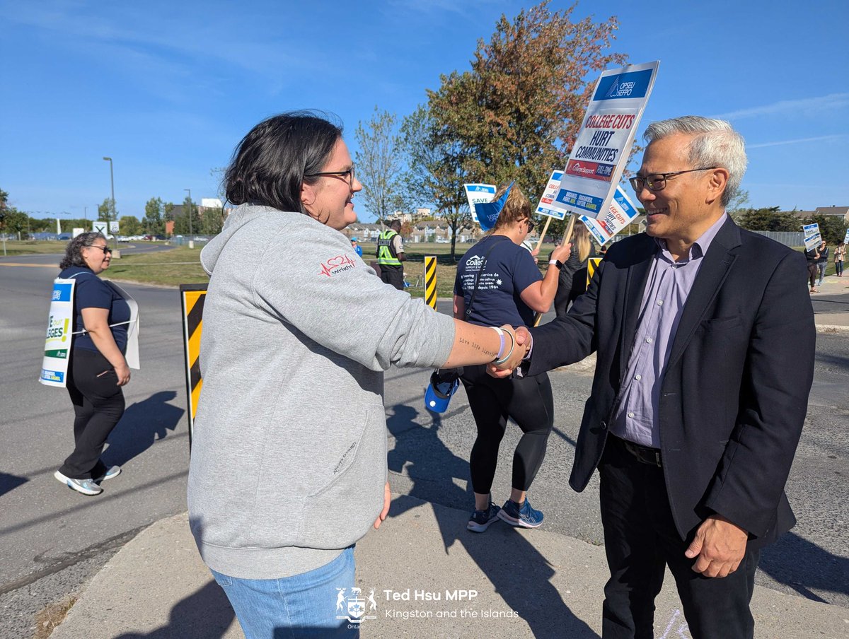 tedhsu's tweet image. I stopped by @stlawrencecollege to meet with striking support staff &amp;amp; hear their concerns. Years of chronic underfunding from @fordnation have left colleges struggling, leading to program cuts &amp;amp; mass layoffs. 

Ontario’s future depends on investing in colleges &amp;amp; universities.