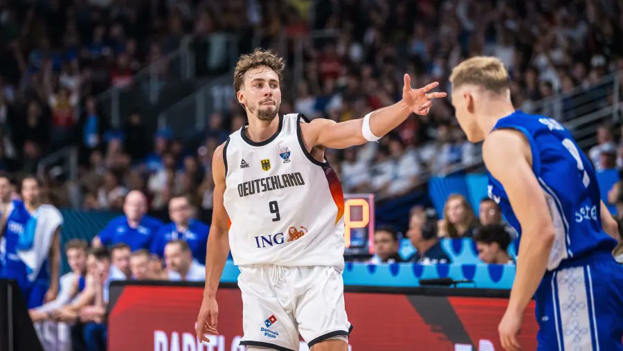 #eurobasket25 | Semifinales

Alemania vuelve a la final después de 20 años. Una aplanadora. W 98-86 🇫🇮. Muy superior.

🇩🇪 Schroder 26 PTS, 5 REB, 12 AST.
🇩🇪 Wagner 22 PTS, 5 REB.

🇫🇮 Nkamhoua 21 PTS, 8 REB.
🇫🇮 Markkanen 16 PTS (6/17 F GG), 8 REB.

🆚 🇹🇷/🇬🇷 por la 🥇