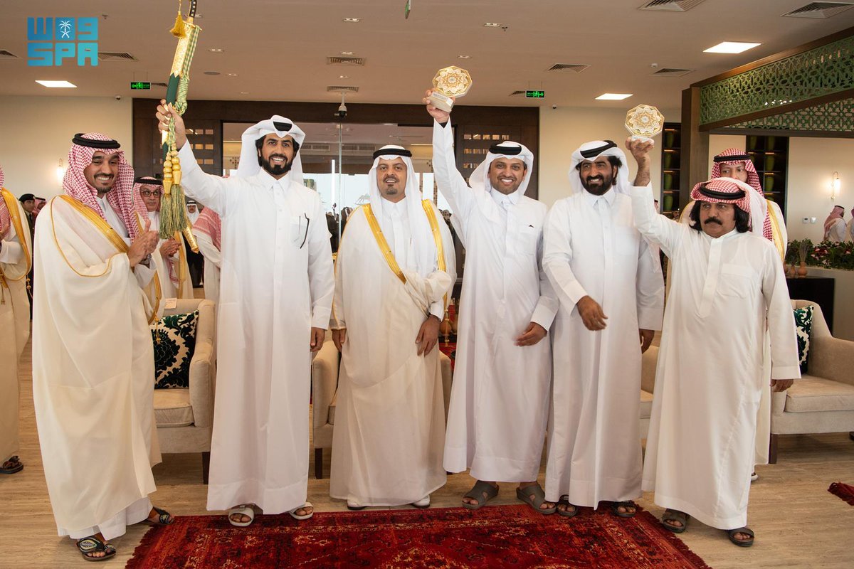 نائب أمير منطقة مكة المكرمة يتّوج الفائزين في مهرجان ولي العهد للهجن في نسخته السابعة بالطائف.
spa.gov.sa/N2396080 
#واس_رياضي