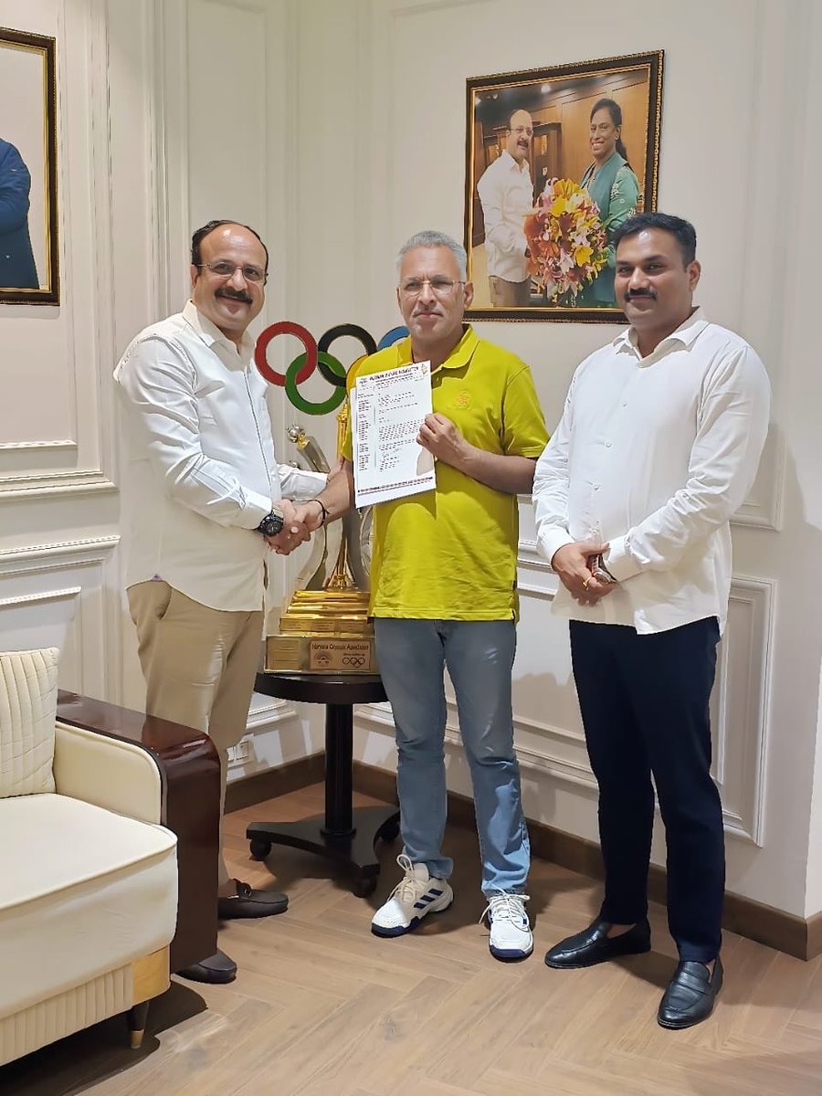 Meenu Beniwal (@captjasvinder) on Twitter photo 🏀 Congratulations to Haryana Basketball Association on joining the Haryana Olympic family!
Handed over the official letter of affiliation today to Shri Pal ji, Secretary General Basketball Haryana.
<a href="/cmohry/">CMO Haryana</a>, <a href="/bjp_haryana/">bjpharyana</a> 🏀 Congratulations to Haryana Basketball Association on joining the Haryana Olympic family!
Handed over the official letter of affiliation today to Shri Pal ji, Secretary General Basketball Haryana.
<a href="/cmohry/">CMO Haryana</a>, <a href="/bjp_haryana/">bjpharyana</a>