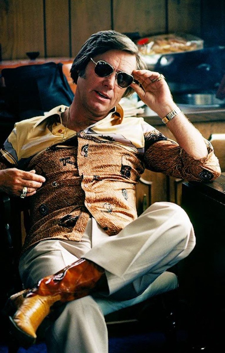 Born on this day in 1931, George Jones. The greatest thing to ever happen to country music, treated by most of his peers as the greatest to ever do it, George was a once in a generation drunk, divorced 3 times, and perhaps the most naturally talented voice to ever live.

He often