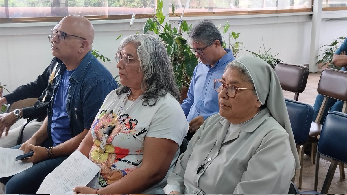 A.V.E.C. tweet media