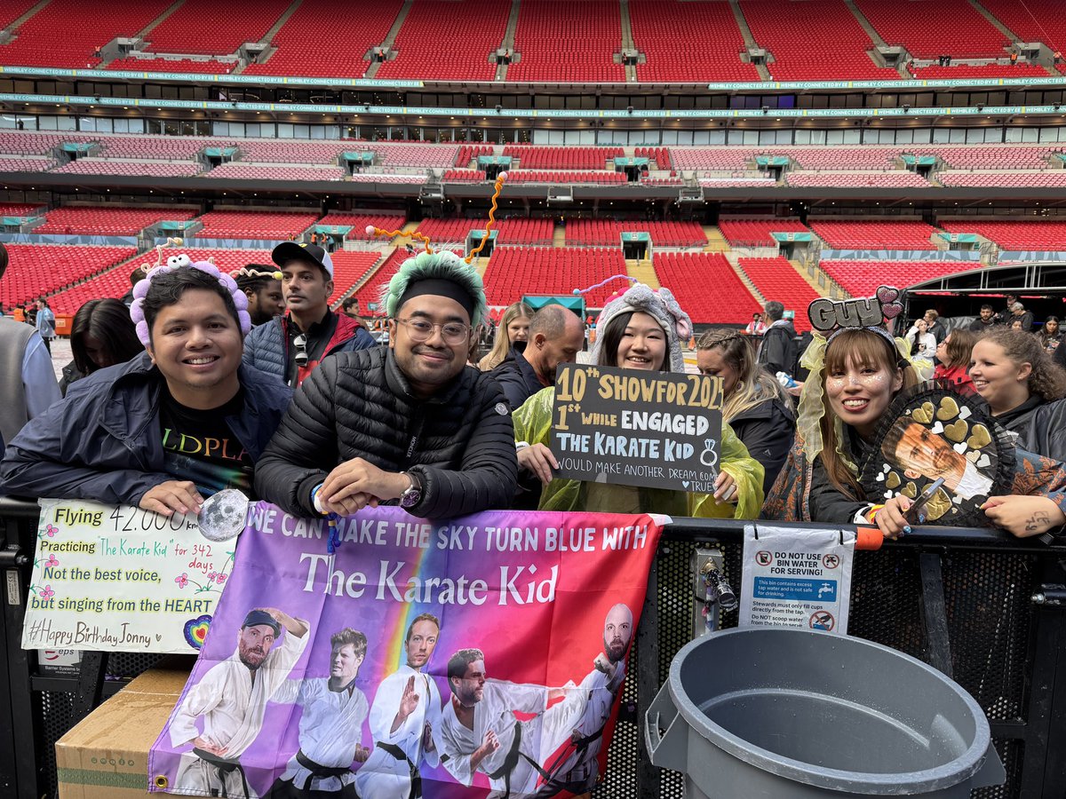 one last time 😭🩵 

<a href="/neilenore/">Neil</a> <a href="/rezaditya/">Reza Aditya Irawan</a> <a href="/moAco_7heaveN/">nae</a> 

#ColdplayWembley N10