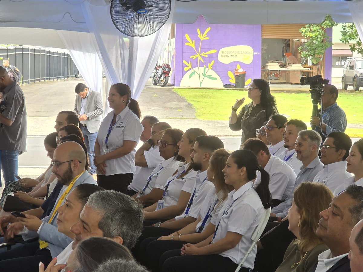 "La creación del <a href="/crivbaip/">Centro de Innovación en Vacunas y Biofármacos AIP</a> es un hito para Panamá y la región. Este centro refleja el compromiso de proteger la salud pública mediante la investigación, el diseño y el desarrollo acelerado de vacunas” señaló el Dr. Ortega Barría
<a href="/EOrtegaBarria/">Eduardo Ortega-Barria</a>