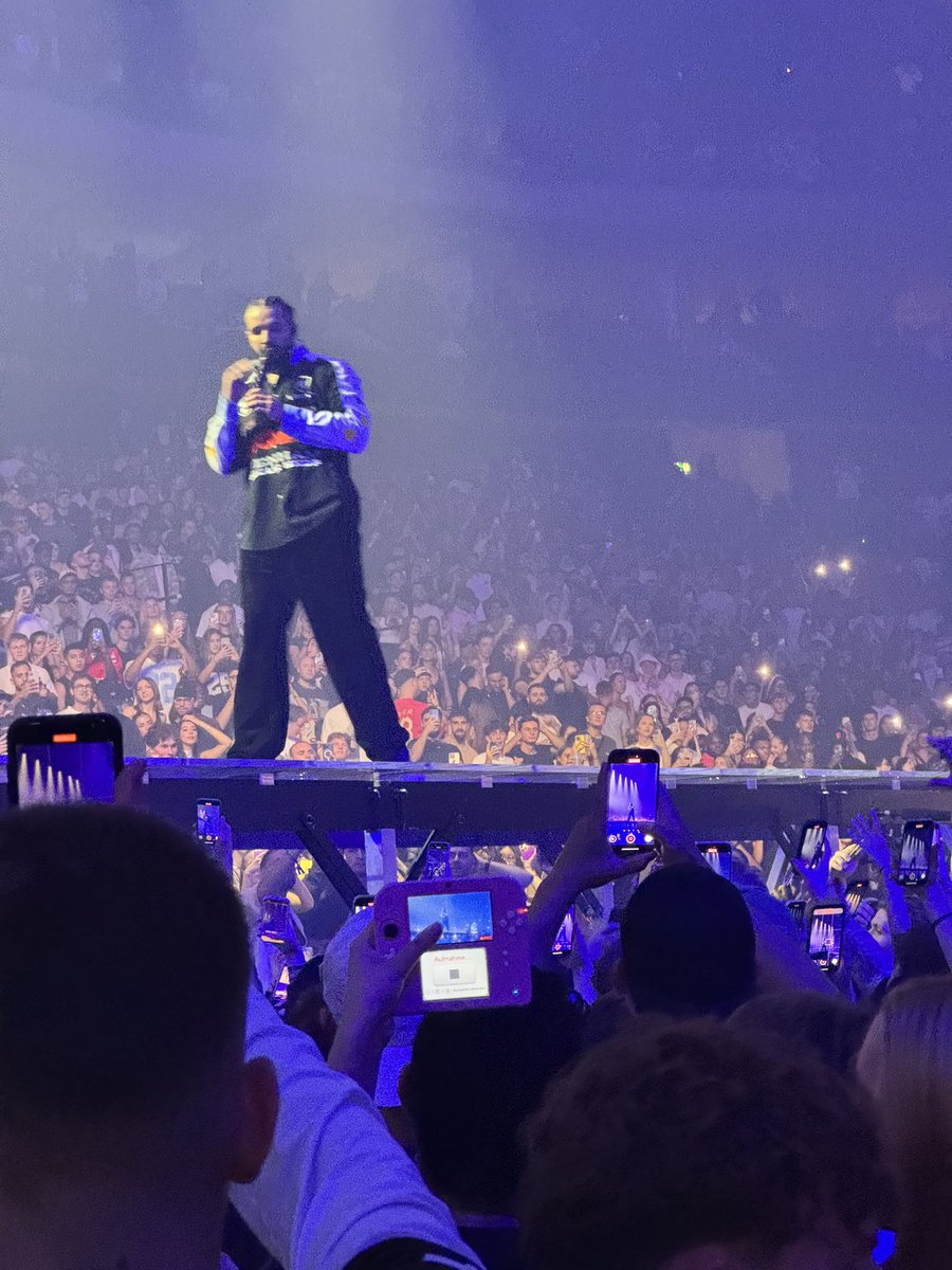 _muffN's tweet image. this mf with the DS out at drake’s berlin show is goated
