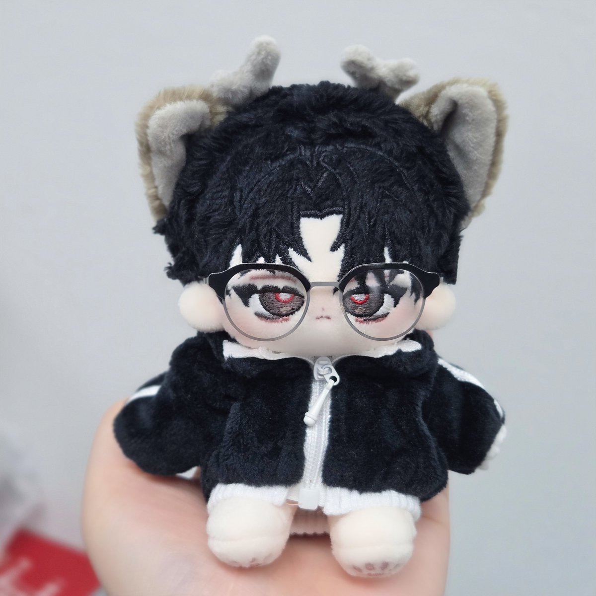 [RT이벤트]
솔음이 생일 기념 RT 이벤트🖤

- 구독계 참여가능(거래계 제외)
- 괴출 소장인증(~263화까지)
- 금전거래불가
- 모든 배송비 제가 부담합니다🥹

추첨 인원 : 1명(당발 13일 오후 10시)
카카오페이지 5만원 캐시권 또는 보솔음/해피솔/오염됐솔/삐죽솔음 중 택 1(옷 제공×)