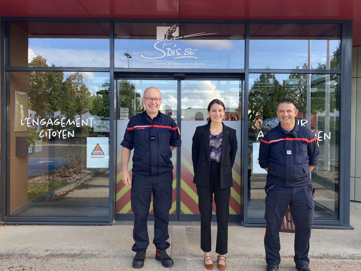 Dans le cadre de sa prise de fonctions, Madame Aude MAILFAIT, nouvelle directrice de cabinet du <a href="/Prefet86/">Préfet de la Vienne</a>, a rencontré le Contrôleur Général Marc Horeau, DDSIS ainsi que le Colonel François Schimdt, DDA. Elle a également visité le CTA.

Nous lui souhaitons la bienvenue ! 🤝🏻