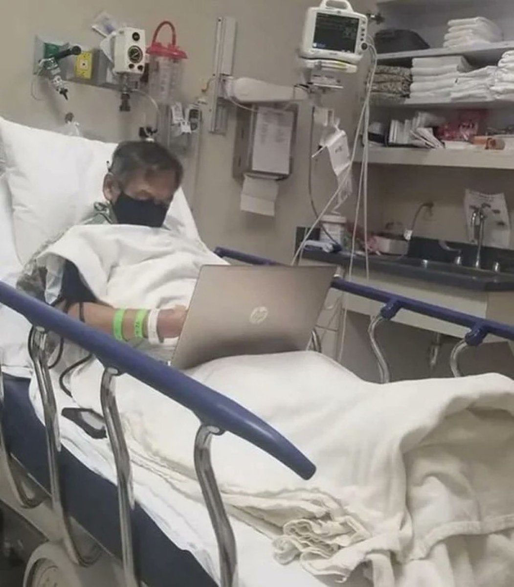 Thefactsdude's tweet image. Thanks for the tag @semiarid 

Alejandro Navarro, a dedicated math teacher, grading his students' papers from his hospital bed shortly before his passing. 

Navarro was suffering from heart problems and was in the hospital, yet his commitment to his students led him to ensure all…