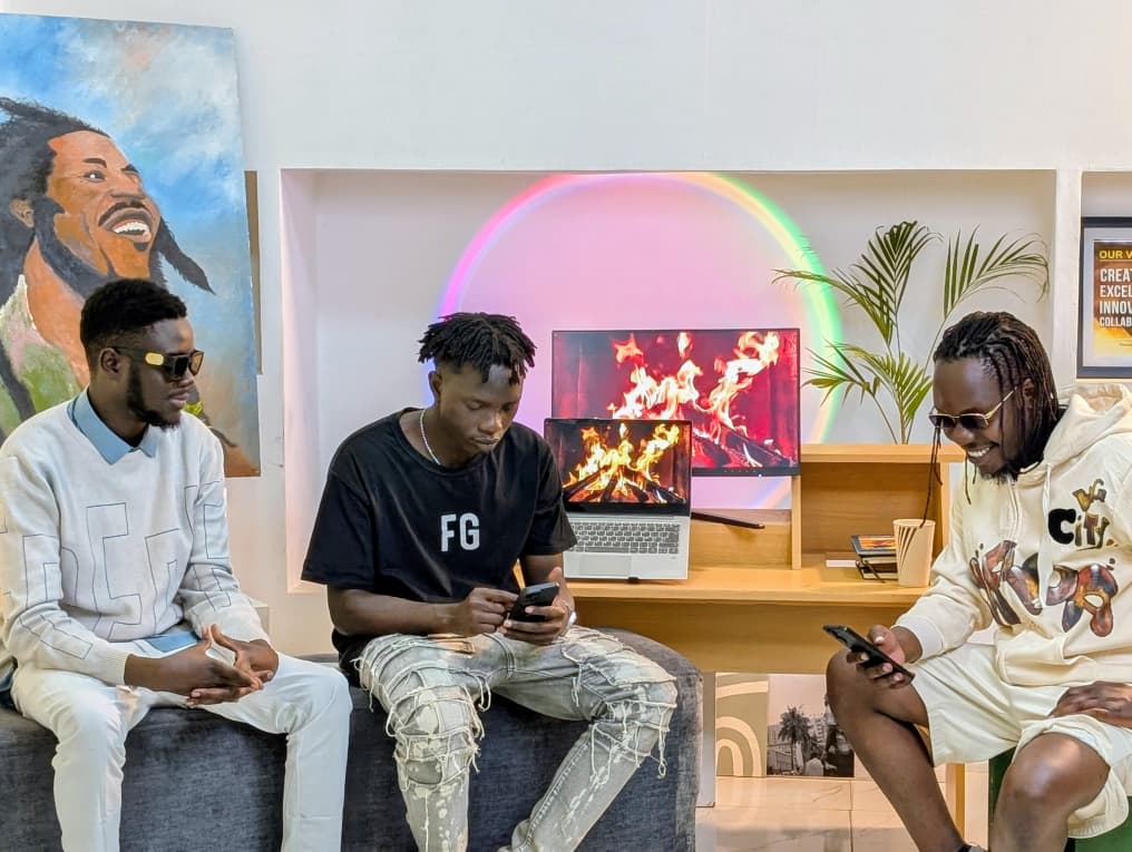 Sorry about the short break..  just been fixing a few things but we are back with 'Let's Talk' the podcast tonight. In this brand new episode, we talk content creation in West Nile with two creatives <a href="/justin_Kb_/">Justin KB</a> and <a href="/ivan_nasvil/">IvanShots🇺🇬📸🎬</a> ... Subscribe youtube.com/@westnilegroov…

#letstalk