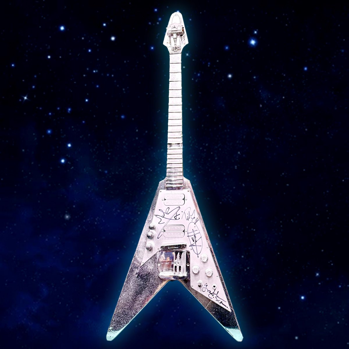 Competition time! Up for grabs is the never to be repeated Flying V, the silver star of the Ad Astra videos! Signed by the band after Scala. You gotta in it to win it, innit?

ash-official.com