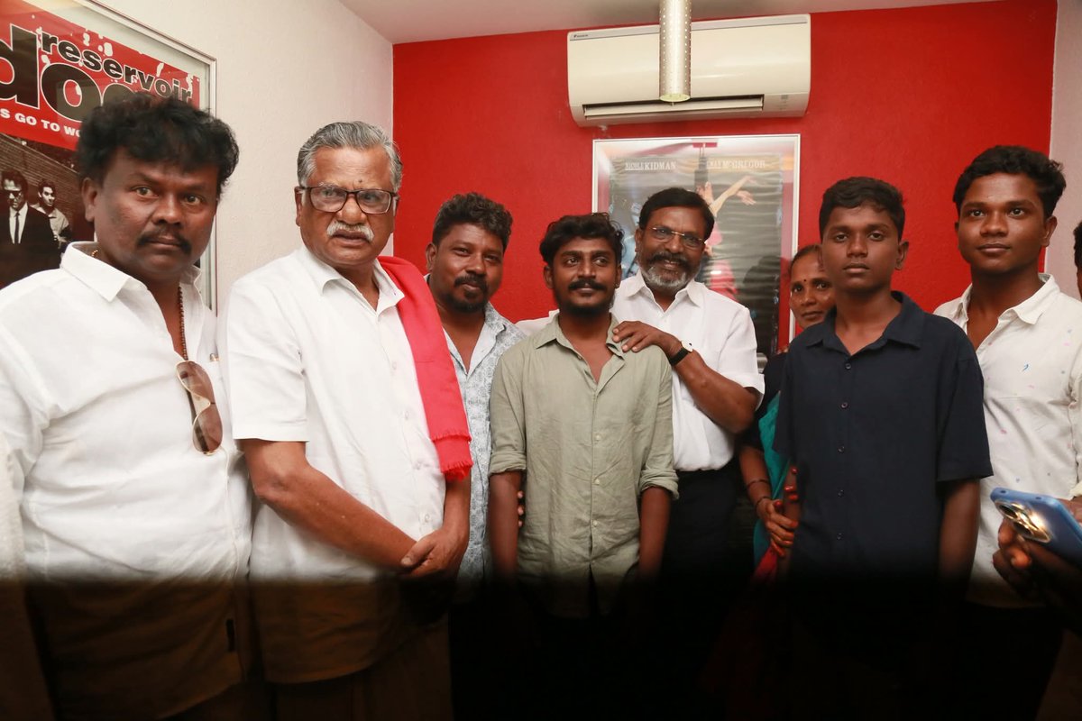 எழுச்சித்தமிழர், தோழர் முத்தரசன் இன்று சென்னையில் அதியன் ஆதிரை இயக்கத்தில் 19/9-ம் தேதி திரைக்கு வரும் "தண்டகாரண்யம்" சிறப்புக் காட்சி பார்த்தார்கள்.
குறிப்பு : இதுவரை தமிழக சினிமாவில் சொல்லப்படாத புதிய கதை மற்றும் காட்சி அமைப்பு. தலைவர் திரைப்பட குழுவினரை மனதார பாராட்டினார்.