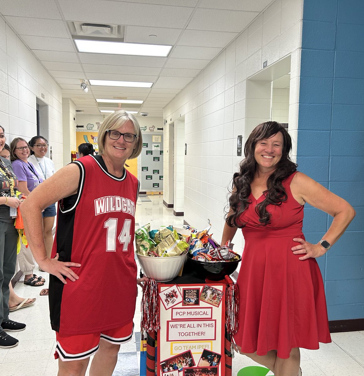 We were visited by the IPEF Prek snack cart today! Love a special treat and supporting an IPSD team! <a href="/ipef204/">IPEF 204</a> <a href="/ipsd204/">Indian Prairie 204</a> #belong204 #gofalcons
