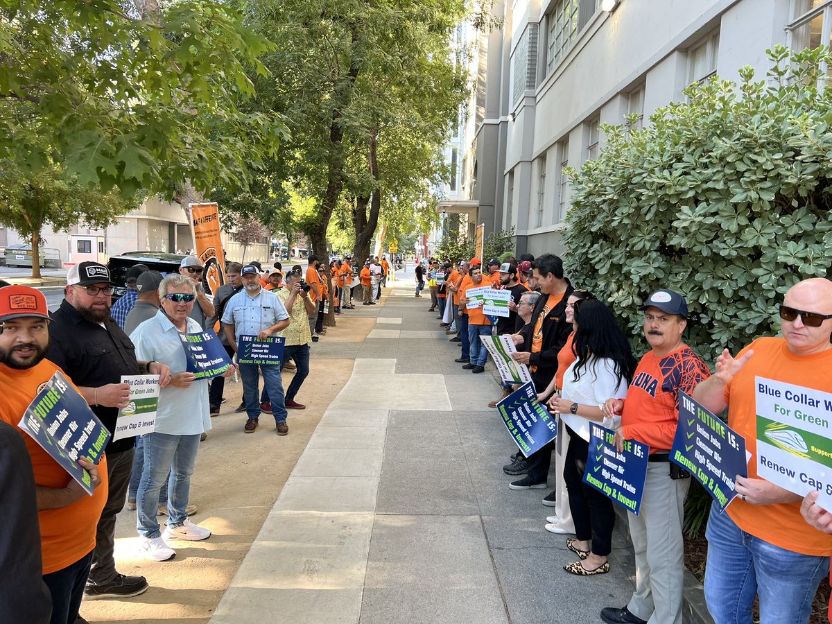 _bluecollarjobs's tweet photo. Blue collar workers out in force to support renewing #capandinvest. Support #SB840 and #AB1207!! https://t.co/B9e85A7Dli