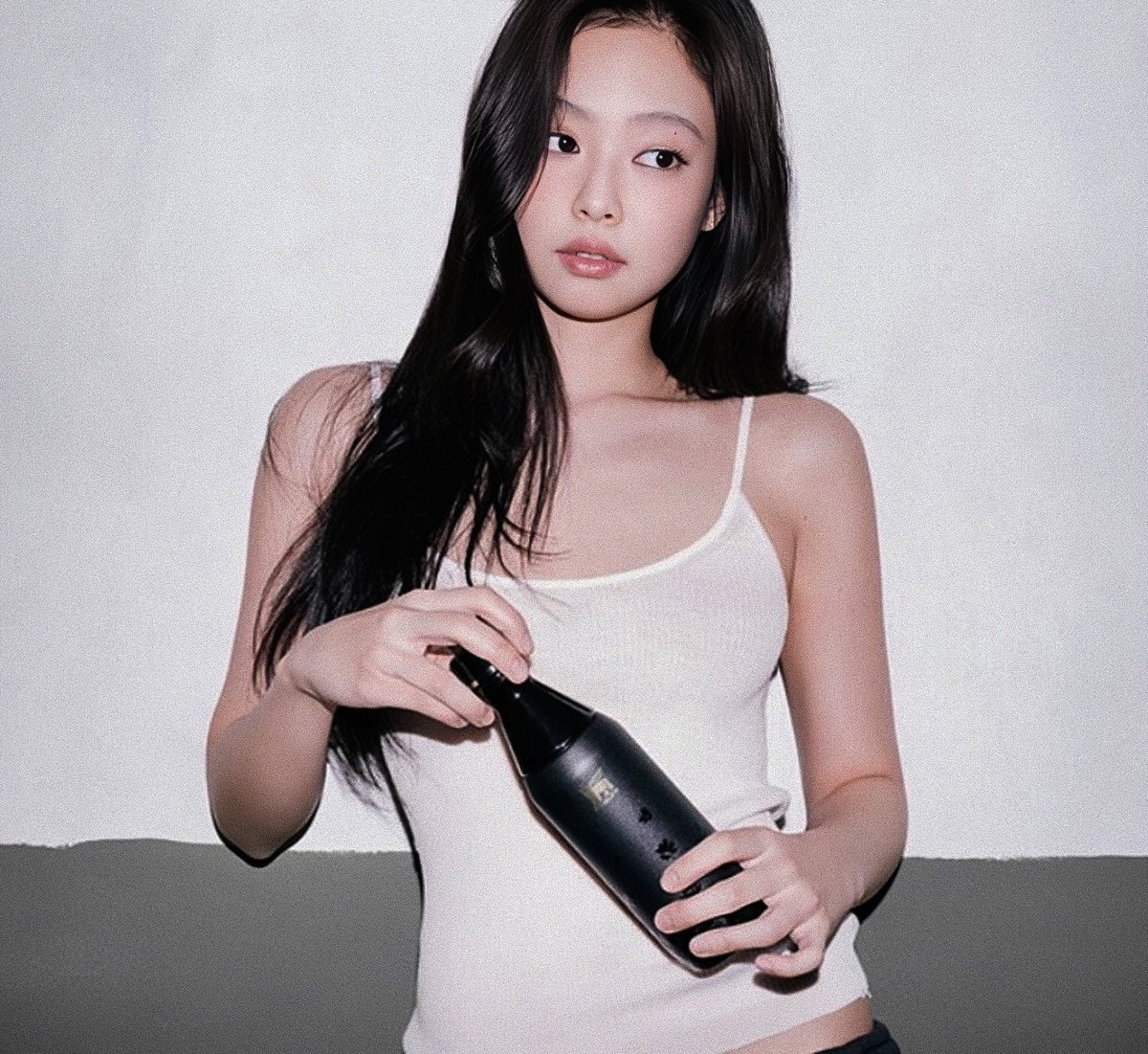 jenniepics's tweet photo. JENNIE X STANLEY https://t.co/2mFQcTneWE