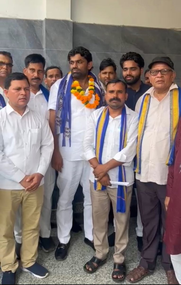 DrxSumitKumar1's tweet photo. #आजाद_समाज_पार्टी_का_बढ़ता_परिवार :-

आज दिनांक 12/09/2025 क़ो आजाद समाज पार्टी (कांशीराम) के जिला कार्यालय मानसरोवर कॉलोनी पर हाजी क़ासिम एडवोकेट जी ने #BSP_छोड़कर अपने सैकड़ोंसमर्थकों के साथ आजाद समाज पार्टी (कांशीराम) के सदस्यता ग्रहण की https://t.co/RmrkDe5Tfj