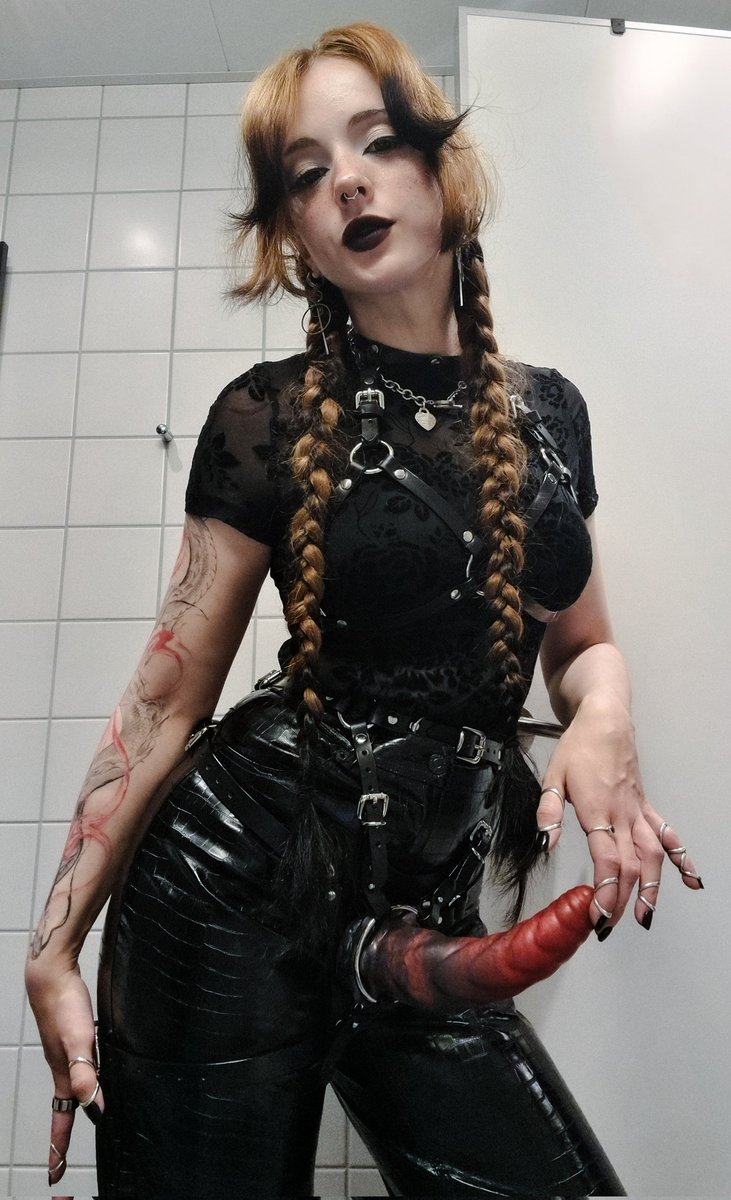 A little delayed... But I finally got my strap harness! Would you let me peg you?❤️‍🔥