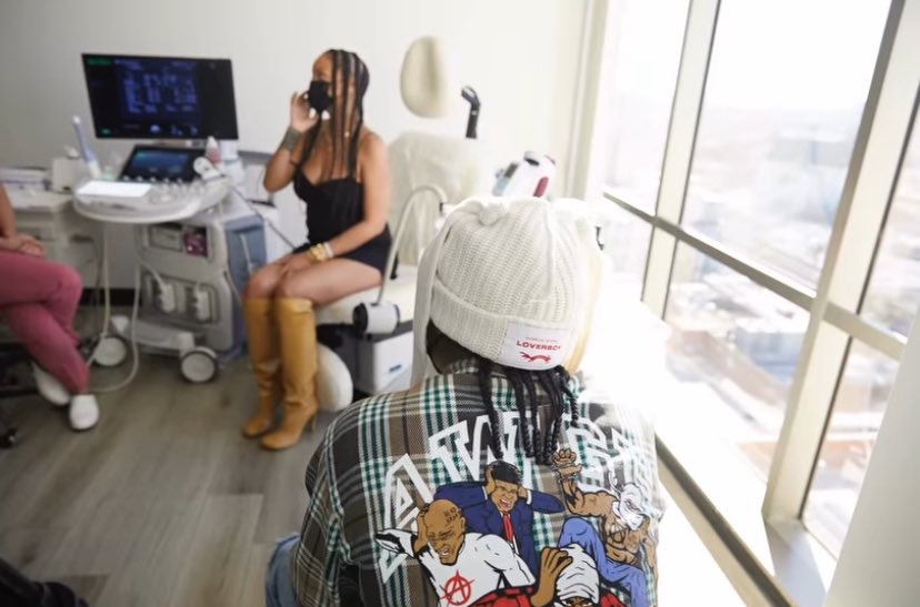 FentyStats's tweet image. #TB: Rihanna with A$AP Rocky and her mom Monica Fenty for her ultrasound scan during her first pregnancy (fall 2021) 💖