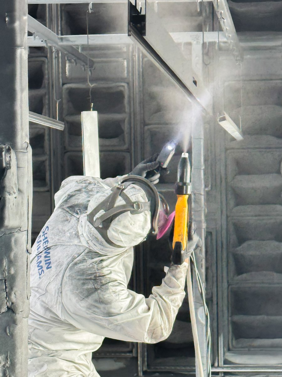 PandaWindows's tweet image. Craftsmanship in action! 💪 This critical finishing step ensures every Panda window &amp;amp; door product delivers exceptional durability and that flawless finish our clients love! Quality starts with the details. #Manufacturing #PowderCoating #CustomWindows #pandawindowsanddoors
