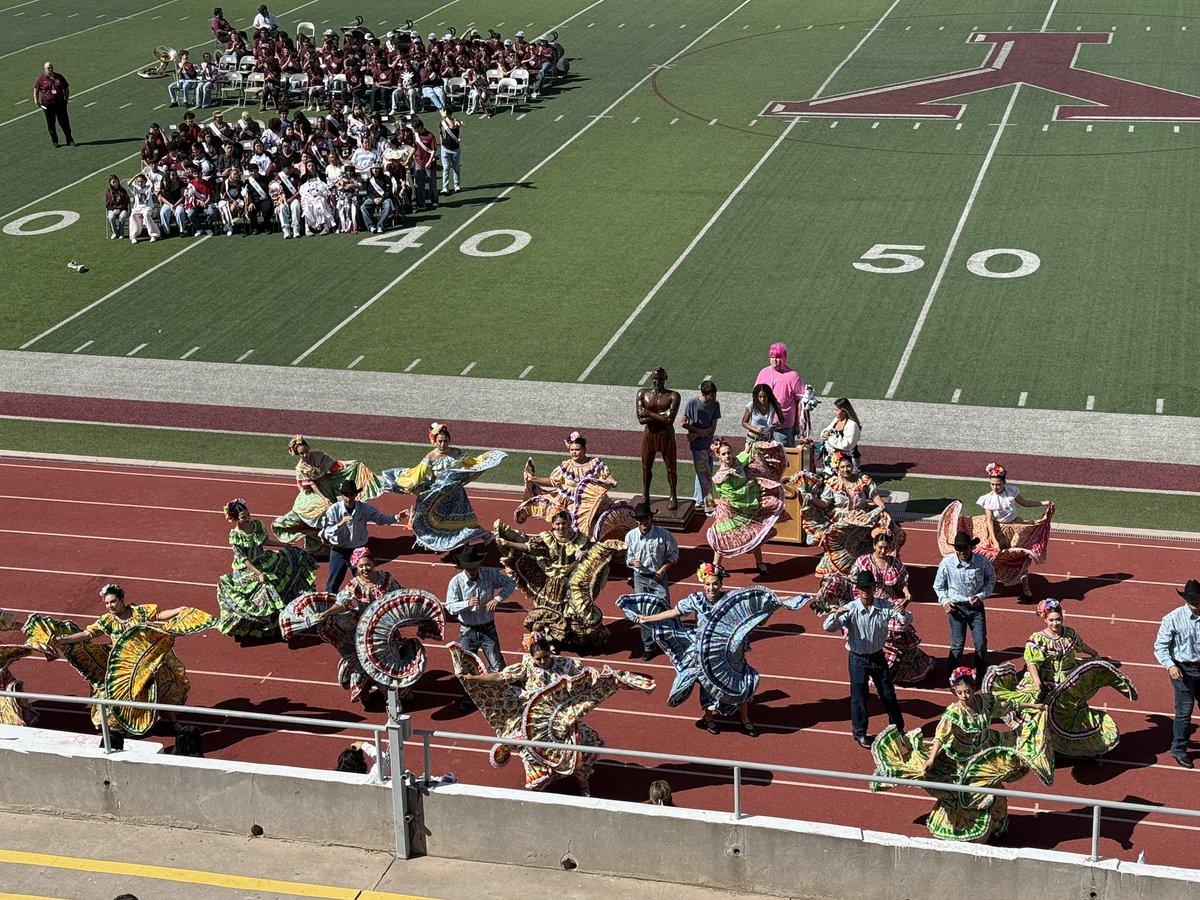BEST view of Hutchins Stadium <a href="/YsletaHS/">Ysleta HS</a>! 🏈🔥 Homecoming pep rally is electric! Good luck, Indians, crushing San Eli tonight! 
<a href="/AmeliaGarcia__/">Amelia Garcia</a> <a href="/emmar79928/">Emma Romero🔥🏹</a> <a href="/diaz_dively/">Dively Diaz</a> <a href="/korin_ortiz/">korin ortiz</a>