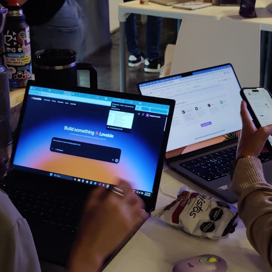 TechLoversFM's tweet image. Big shoutout to the builders, mentors, judges &amp;amp; sponsors behind HR Hackathon in Argentina by @heyyatlass 🤝 @from021_.

14 teams, 70+ people, one day building AI for People Tech.