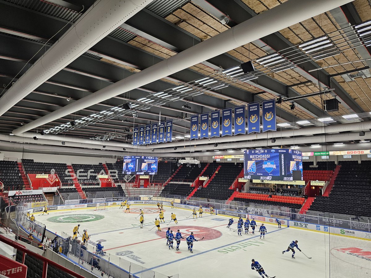Sista träningsmatchen för säsongen. Genrep mot Karlskoga. Om en vecka drar det igång på riktigt, mot samma motstånd här hemma i Templet. Det lär bli en lika intensiv match som i onsdags mot IKO, där båda vill vinna och visa var de står. Framåt stolta <a href="/SodertaljeSK/">Södertälje Sportklubb</a>! 💙💛 #twittssk