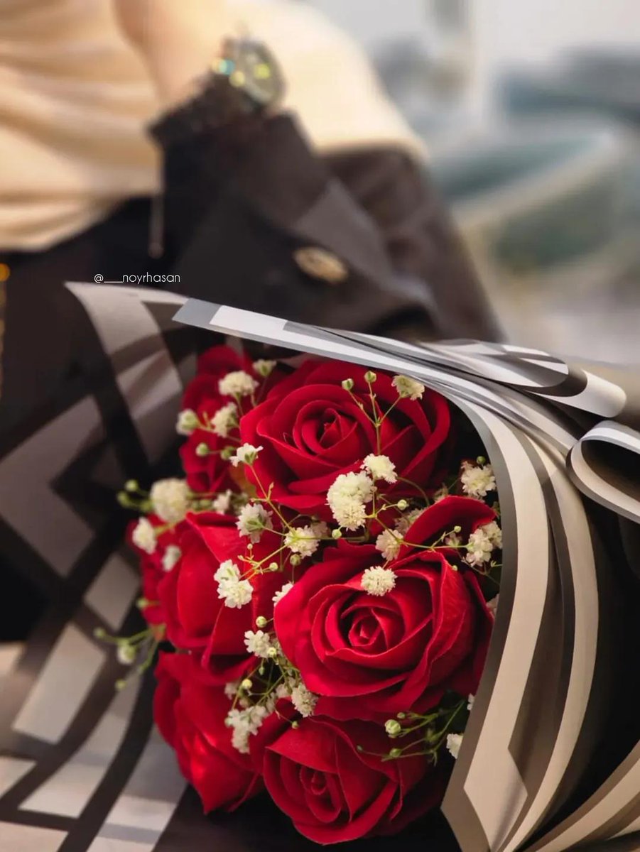 ..
.
"ما أخفَ الإنسان حين يُحبّ ..
 وما أسعده حين يُنصَتُ إِليه ،وما أكرمه حين يطمئن."
.
..
#مســـــااائكم سعادة دائمة 🌹🌹