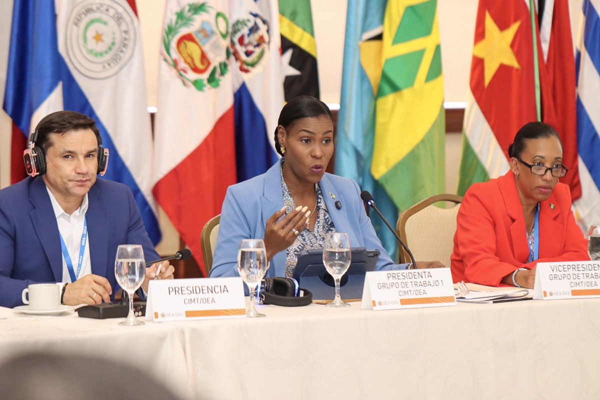 PiaGloverRolle's tweet image. Pleased to moderate a groundbreaking session on AI &amp;amp; Emerging Technology for Ministries of Labour at OAS IACML workshop in Bogotá. 🇨🇴

From forecasting to training &amp;amp; compliance, we explored how AI is transforming labour systems across the region.

#OAS #IACML #AI #LaborInnovation