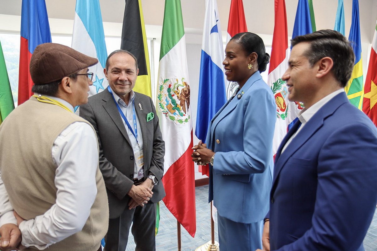 PiaGloverRolle's tweet image. Pleased to moderate a groundbreaking session on AI &amp;amp; Emerging Technology for Ministries of Labour at OAS IACML workshop in Bogotá. 🇨🇴

From forecasting to training &amp;amp; compliance, we explored how AI is transforming labour systems across the region.

#OAS #IACML #AI #LaborInnovation