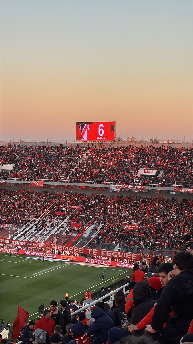 Operativo
#Independiente-Banfield

APreViDe dispuso:

📌 560 policías

📌 150 seguridad privada

📌 Tribuna Pavoni Alta y Baja (foto), inhabilitadas

📌 Derecho de admisión

📌 Únicamente se permitirá la entrada de banderas 2 x 1m en las Plateas Erico y Bochini (Alta y Baja)