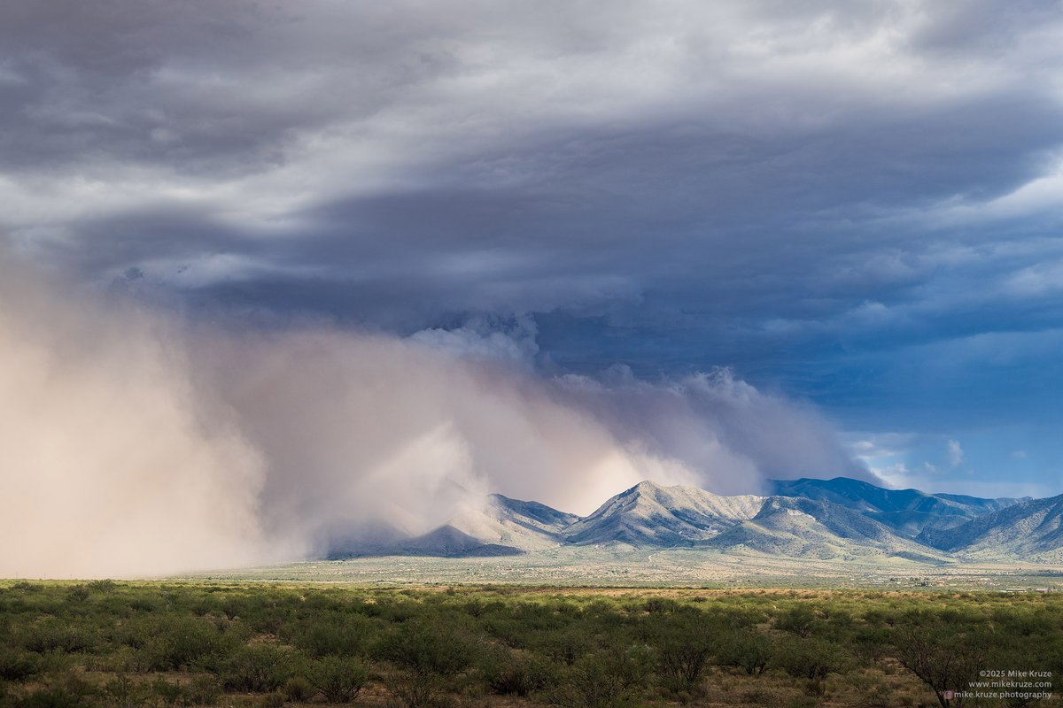 Just your typical Sunday afternoon in Arizona- a 3000-foot-high wall of dust crossing a mountain range. From 8/31 over the Dragoon Mountains east of Tucson #azwx