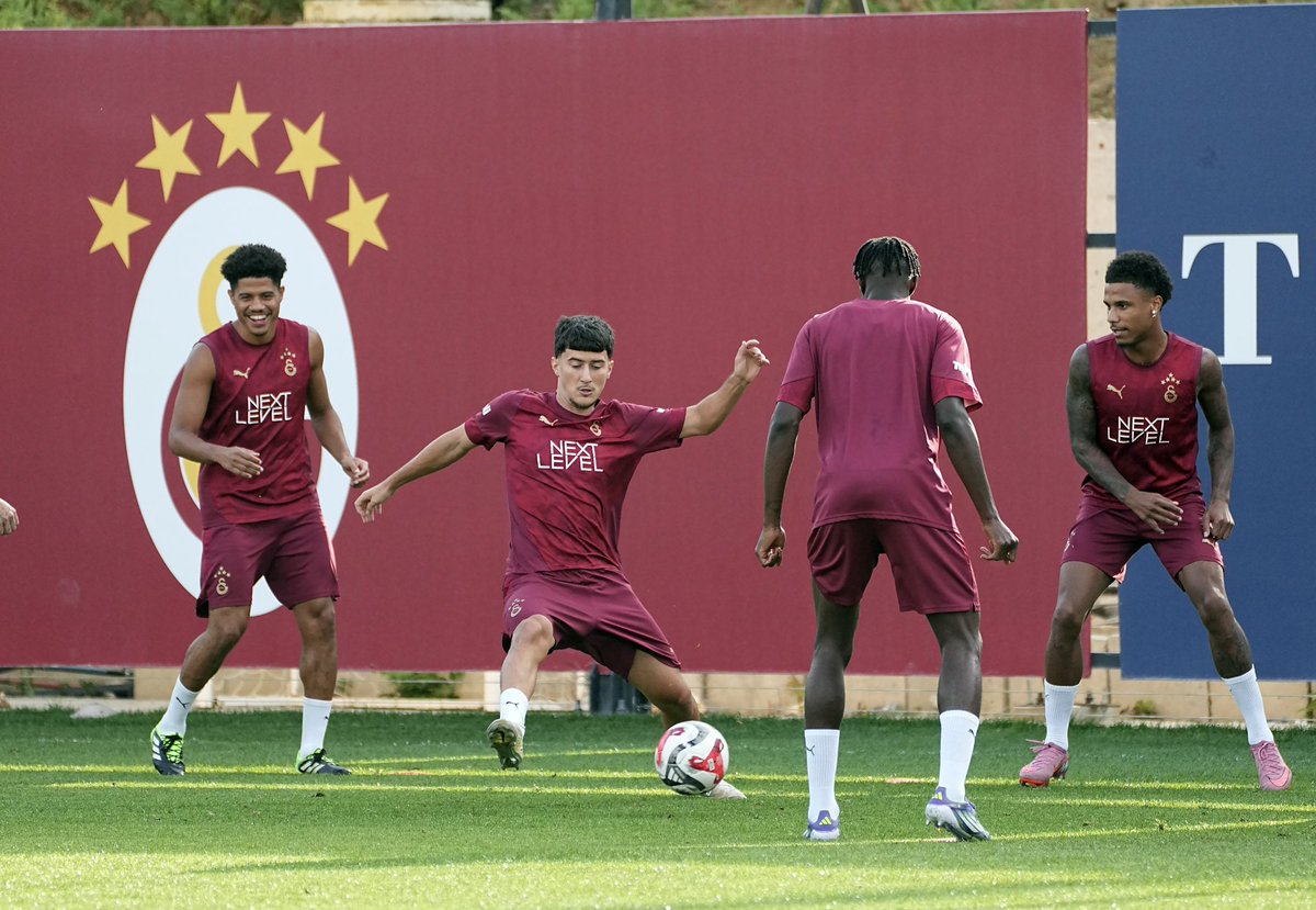 GalatasaraySK's tweet photo. 🦁 Aslanlarımız, ikas Eyüpspor maçı hazırlıklarını tamamladı. ✅ #EYPvGS https://t.co/wlFWRkFlGh