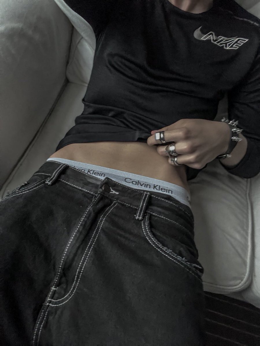 EISC0RE's tweet image. ᅠᅠ 

just relaxing a little. you wanna join? ♡ 

ᅠᅠ