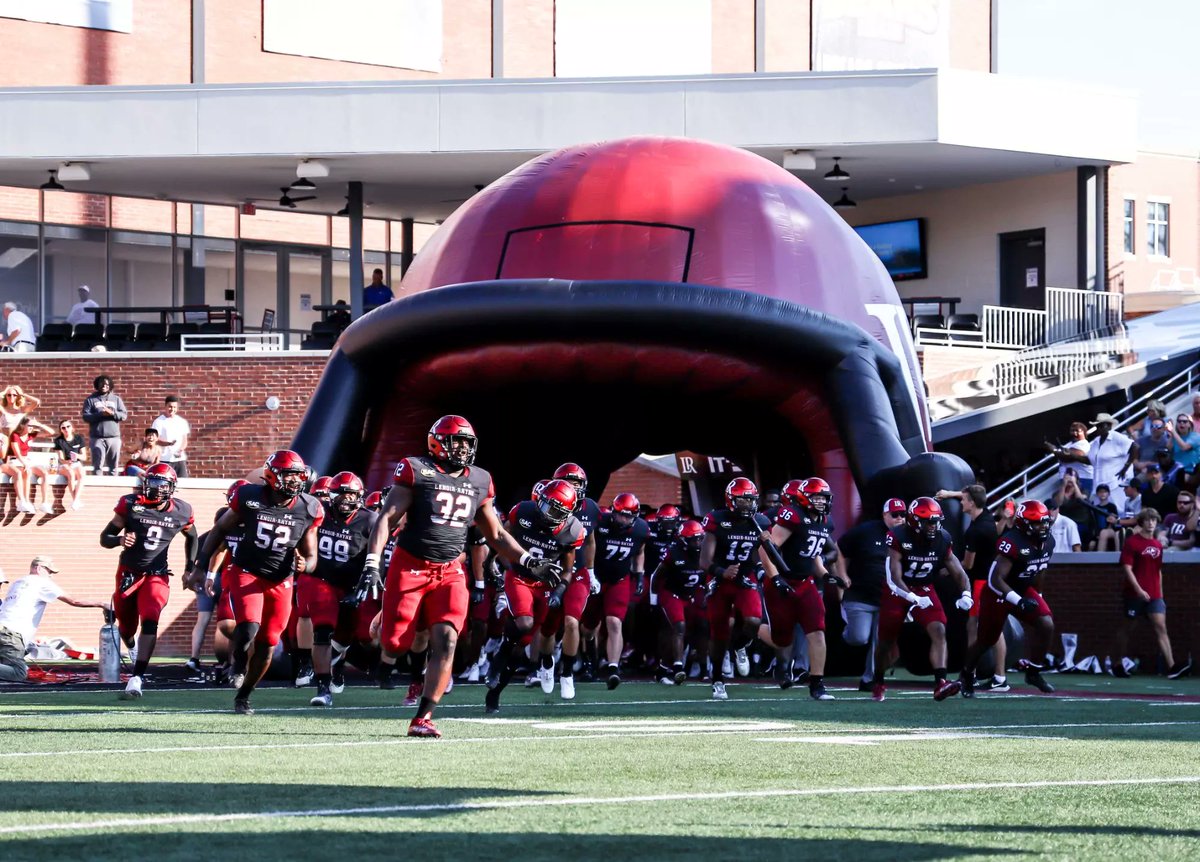 Excited to be back with <a href="/LRBearsFootball/">Lenoir-Rhyne Football</a> tomorrow for their game vs Emory&amp;Henry!! Thanks for the invite <a href="/RPomainville_LR/">Ryley Pomainville</a> <a href="/NickVagnoneLR/">Nick Vagnone</a> <a href="/Jhilly79/">Coach Justin Hilliker</a> <a href="/CoachO_13/">Robbie Owens</a> <a href="/coachSocha/">Doug Socha</a> Can't wait! <a href="/DeShawnBaker6/">Bakerboy21</a> <a href="/SC_DBGROUP/">SC DB's</a> <a href="/HoughFB/">Hough Football</a>