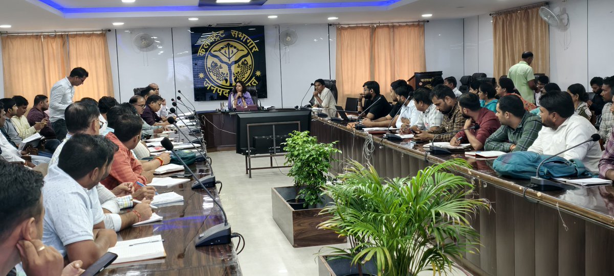 SudhirK27930061's tweet image. @AsmitaLal17 @BagpatDm महोदया के द्वारा@15thFinCom  की समीक्षा कर खराब प्रगति वाले पंचायत सचिव के विरुद्ध वहीं उनकी #servicebook में #badentry करायी @mopr_goi @uppanchayatiraj @CommissionerMe3 @ChiefSecyUP @DARPG_GoI @UPGovt @FinMinIndia @MoRD_GoI @InfoDeptUP @myogiadityanath