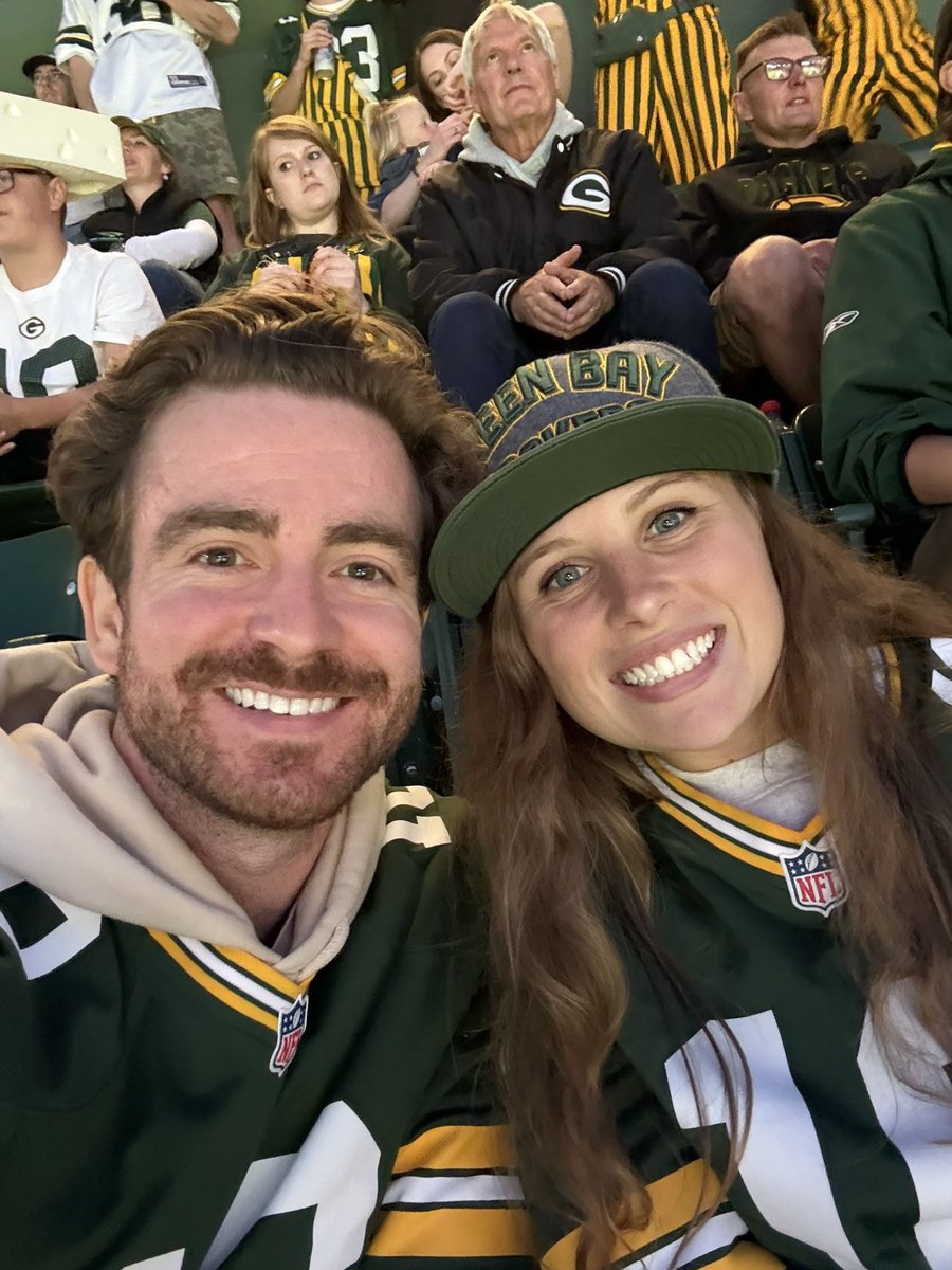 TheDoctorDale's tweet photo. Thank you to @Peter_Bukowski for hooking it up! We had an amazing time and got to see another convincing Packers W!! GO PACK GO 🧀 https://t.co/Lbihv8V6GA