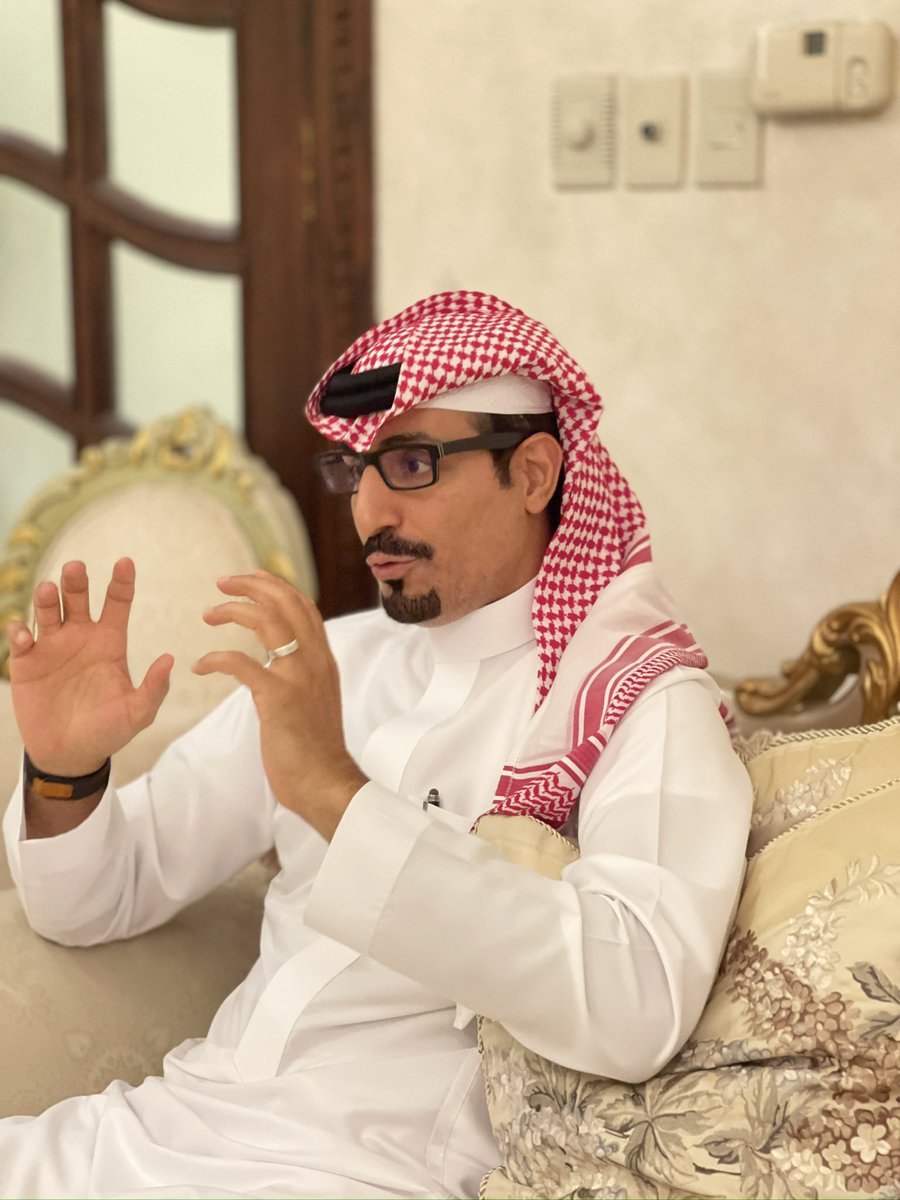 كما يقدم آليات واستراتيجيات لتطوير مهارات العاملين بالقطاع الاستثماري، وذلك وسط حضور وتفاعل نخبة من الأصدقاء والمهتمين بالاستثمار.