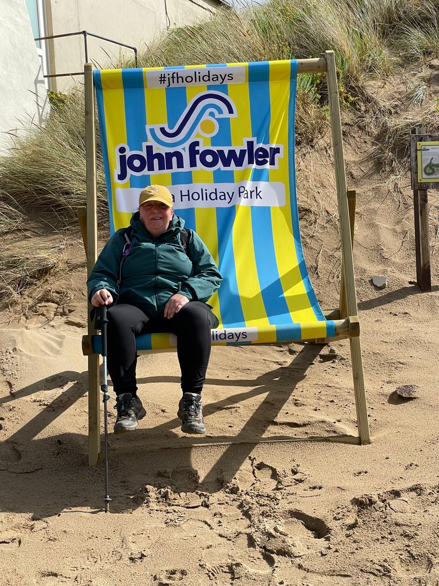 Got stranded in a deck chair today at Croyde beach thanks to my walking buddy. Needed help to get out 😂