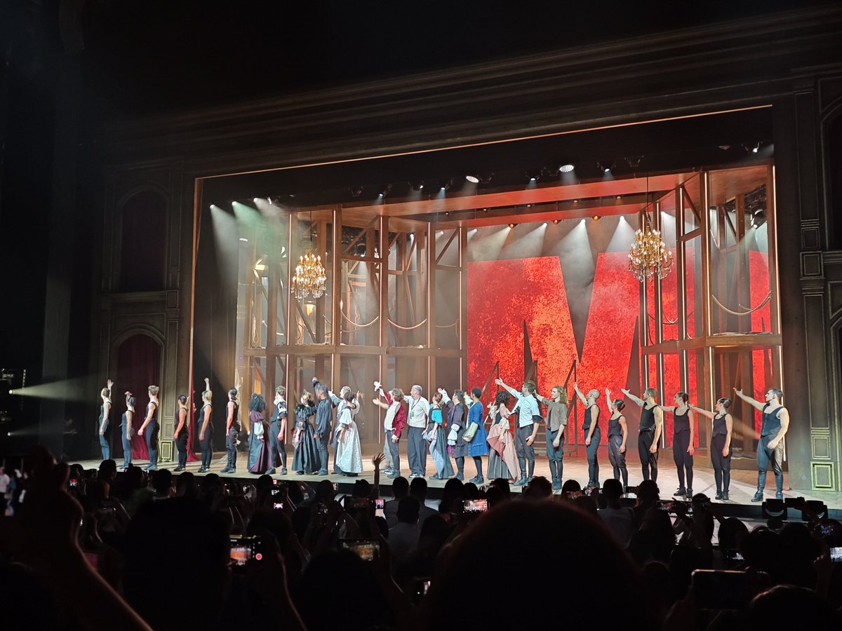 出剧场三小时了突然好想哭啊让我一直做梦吧😿