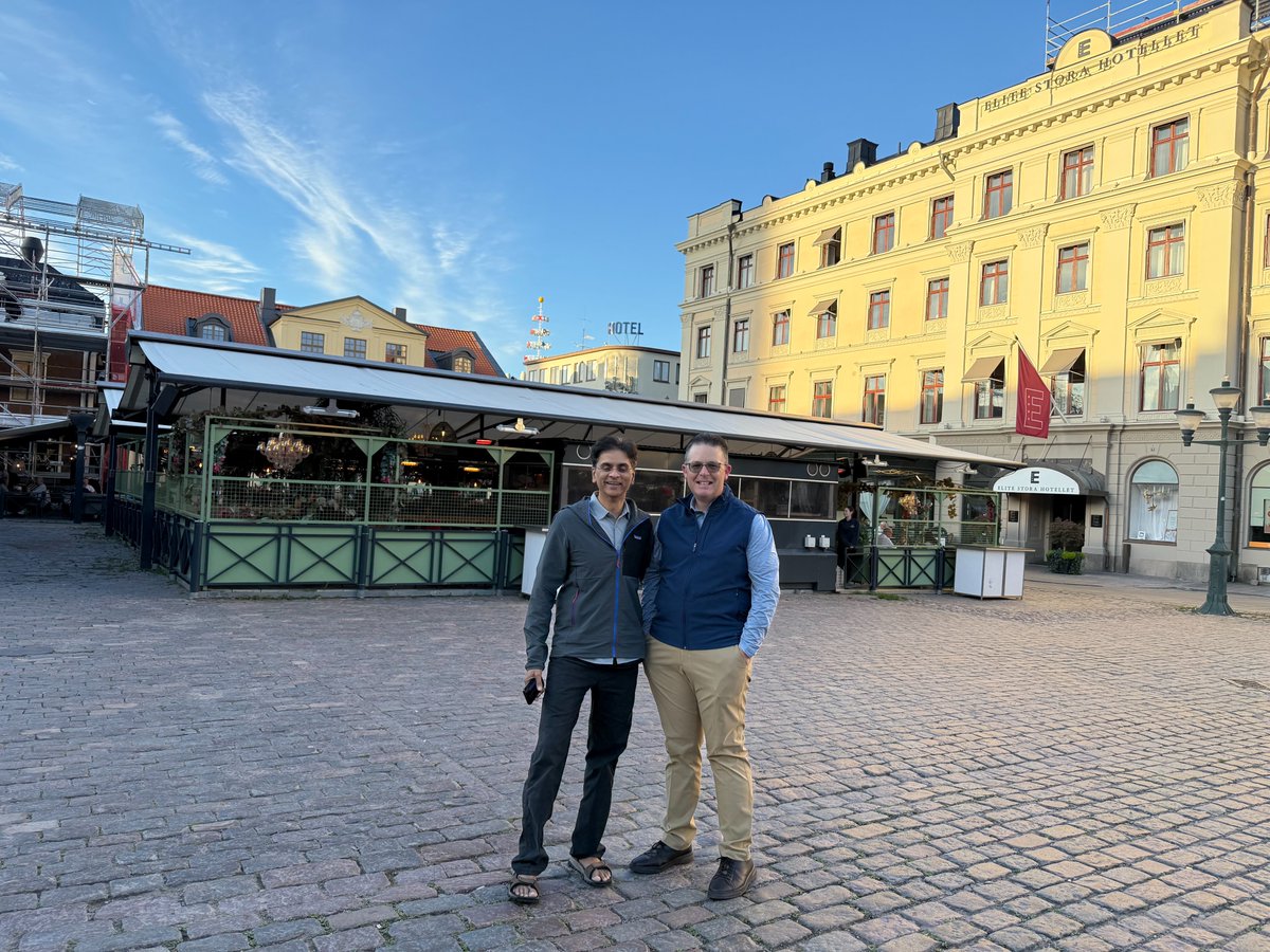 Drs. Vamsi Narra and Joseph Gaut (WashU Medicine), and Dr. Philip Payne (WashU Medicine and BJC Health System) visited Sectra in Sweden. <a href="/SectraNews/">Sectra</a> showcased advancements in imaging AI solutions designed to enhance accuracy and efficiency. #HealthAI #AI #WashUMed <a href="/CenterHealthAI/">Center for Health AI (CHAI)</a>