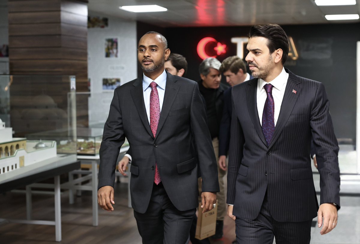 Somali’ye ve Somali halkına yıllardır kesintisiz şekilde sunduğu kalkınma destekleriyle, Türk-Somali kardeşliğinin en somut sembollerinden biri haline gelen TİKA’yı ziyaret etmenin mutluluğunu yaşadım. 

TİKA, Türk tipi kalkınma modelinin en güzel örneğini sergileyerek Somali