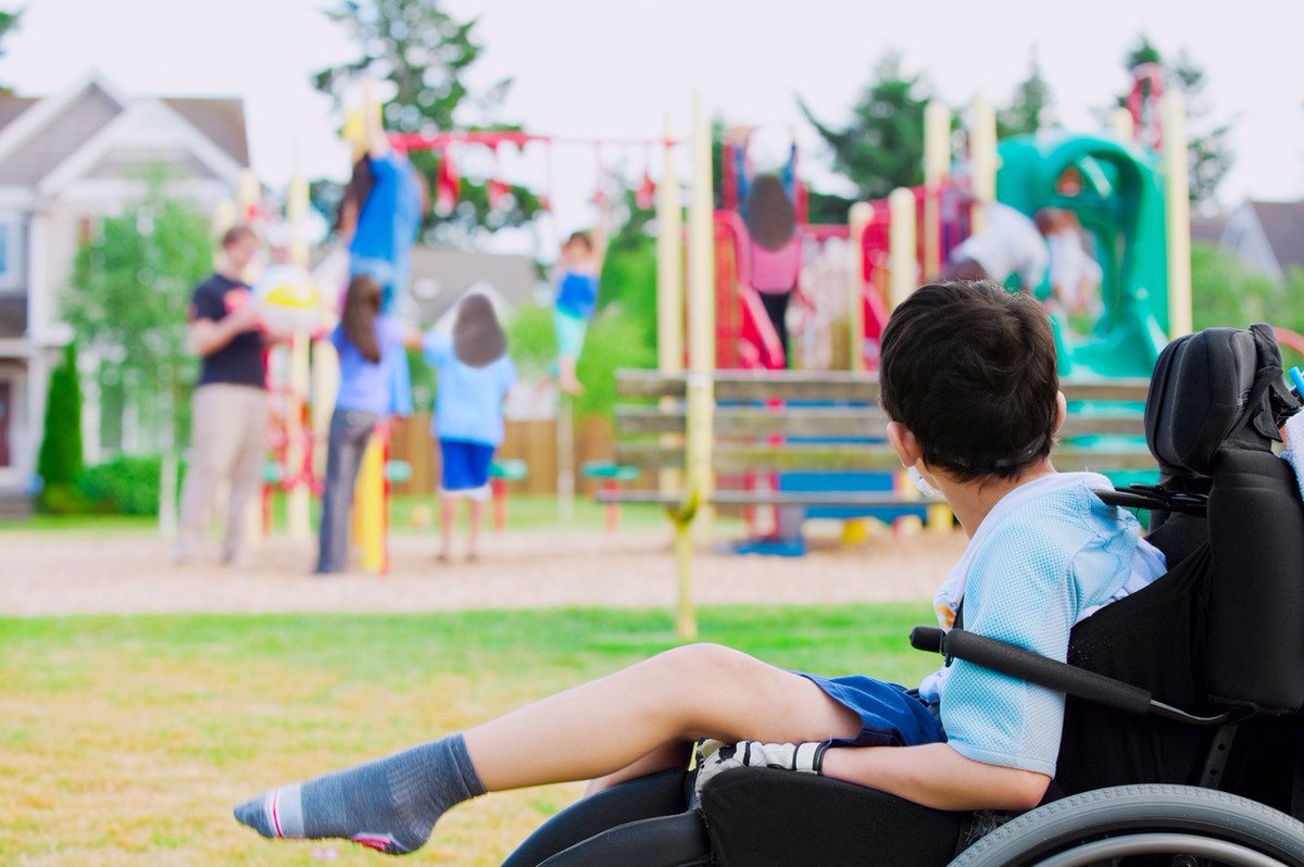 Con la vuelta al cole vuelven también las tardes en los parques 🌳⚽️, pero muchos no pueden por su discapacidad ♿️

Que TODOS los peques puedan divertirse 😄 junto a sus compis es OBLIGACIÓN y COMPROMISO de los ayuntamientos. 

¡Exijámos #ParquesInclusivos! 

 #ParquesParaTodos