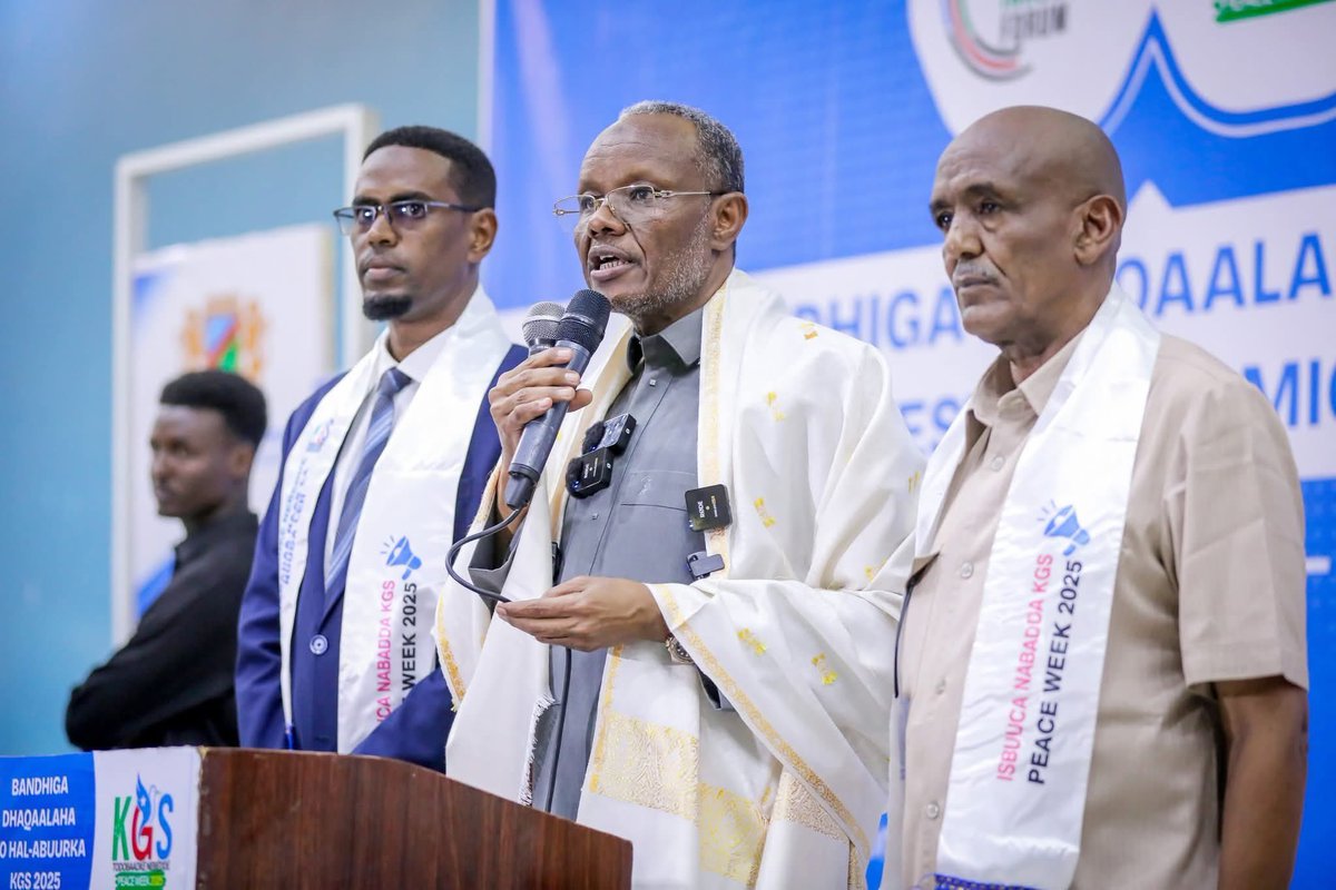 The President of SouthWest State of Somalia, H.E. Abdiasis Hassan Mohamed (Laftagareen), today officially attended the South West Business Exhibition in Baidoa.

Organized by the Ministry of Interior in collaboration with the Presidency, the event showcased services, products,