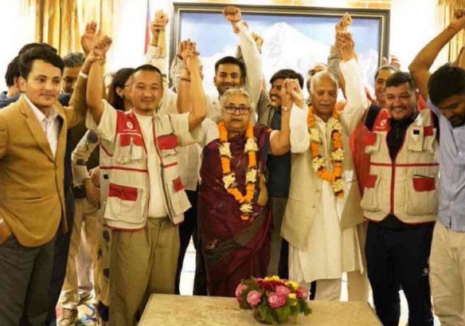 ceanglobal's tweet image. 🚨Breaking: Sushila Karki makes history as Nepal’s new Prime Minister—appointed after becoming the first world leader elected via a Discord poll! 🌐🇳🇵 The future of politics just got more digital. #Nepal #DigitalDemocracy #Innovation #PoliticsReimagined