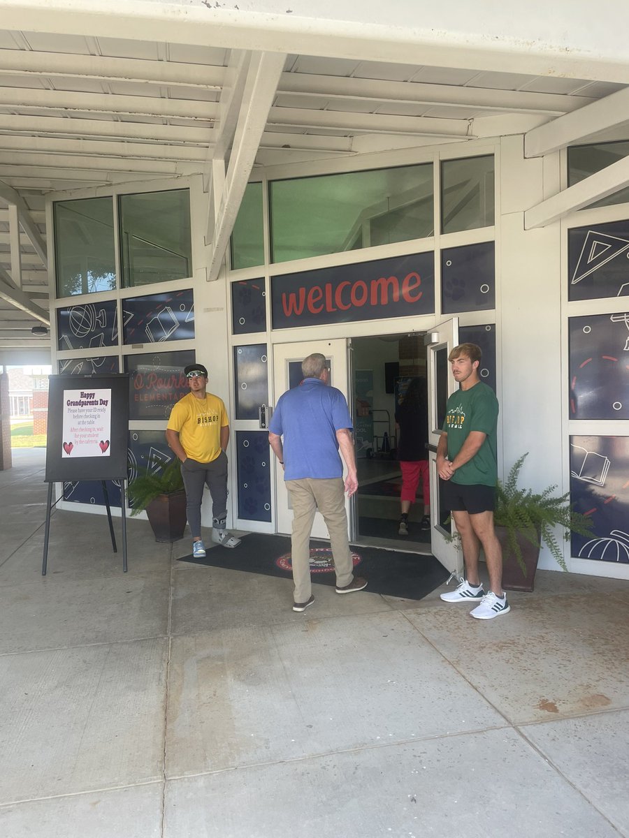 Baseball_bscc's tweet image. Day two of our guys giving back to the community this week @ORourkeES #Bishopstatement