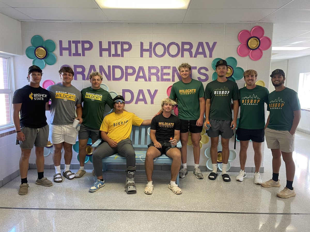 Baseball_bscc's tweet image. Day two of our guys giving back to the community this week @ORourkeES #Bishopstatement