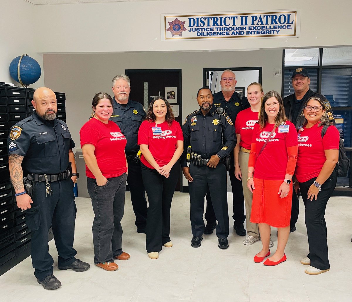 Gratitude Accepted! 😀
Thank you to our community friends and partners at HEB for stopping by and dropping off some snacks for our District 2 Deputies.  We truly appreciate your support and partnership! 👍